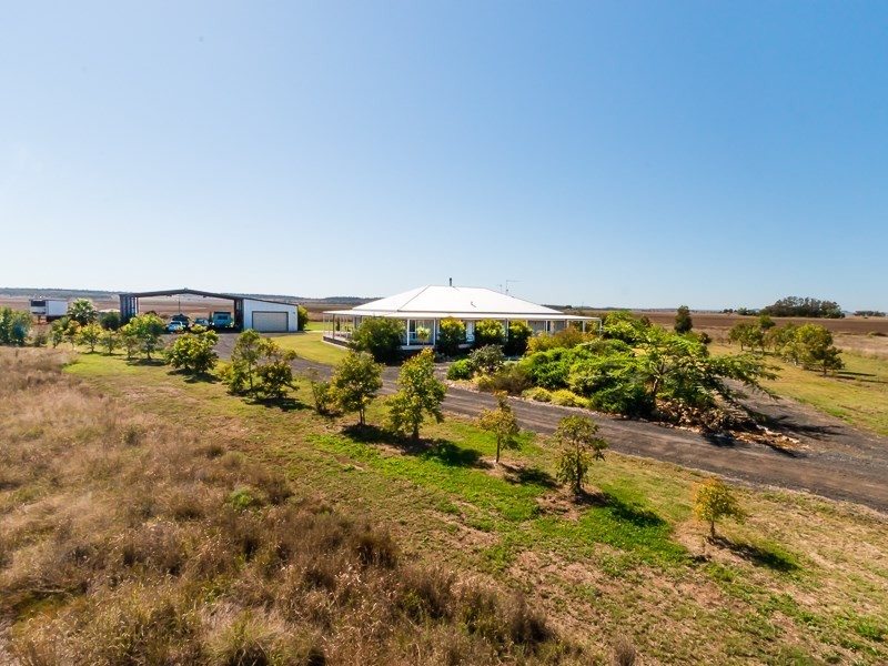 2 McKenzies Road, Oakey QLD 4401
