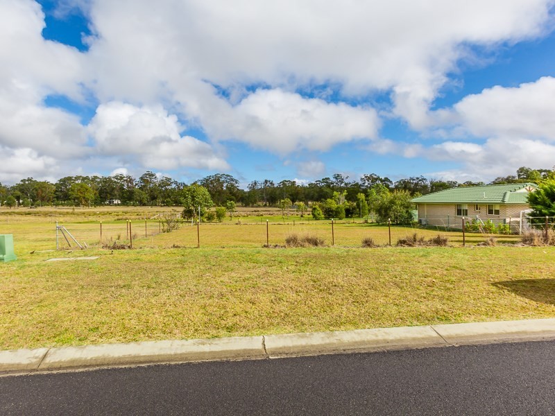 17 Parkland Drive, Crows Nest QLD 4355