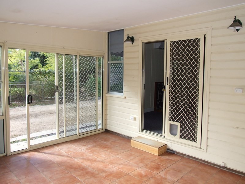 32 South Street, Crows Nest QLD 4355