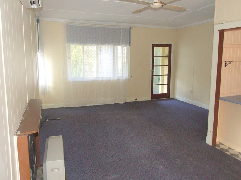 32 South Street, Crows Nest QLD 4355