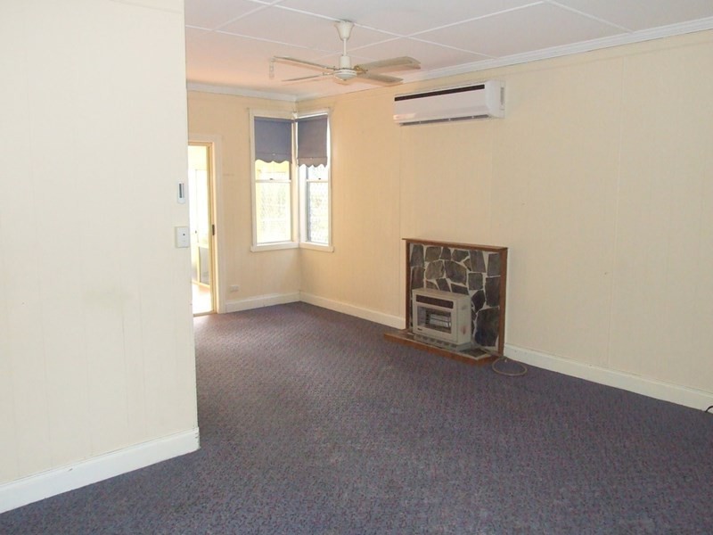 32 South Street, Crows Nest QLD 4355