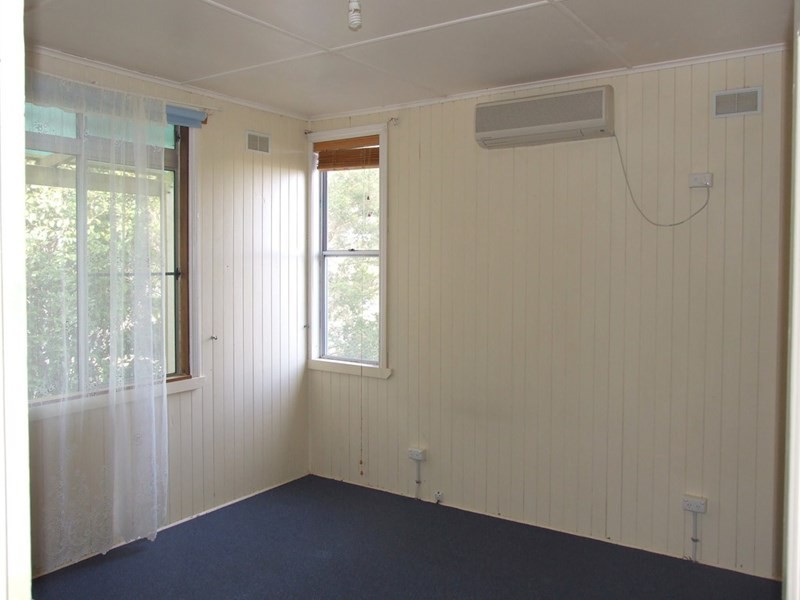 32 South Street, Crows Nest QLD 4355