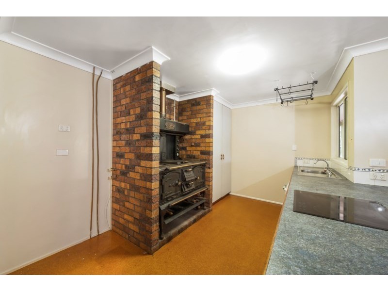 8 Pinnell Road, Crows Nest QLD 4355