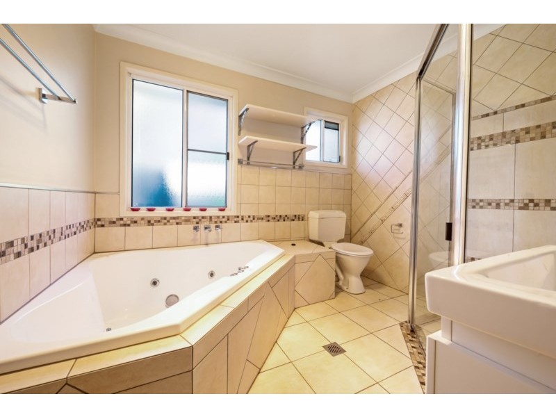 8 Pinnell Road, Crows Nest QLD 4355