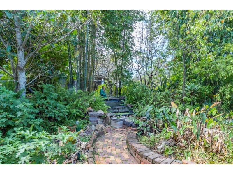 8 Pinnell Road, Crows Nest QLD 4355