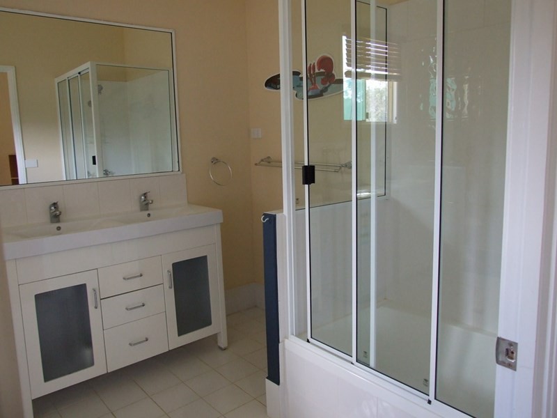 7 Eames Street, Crows Nest QLD 4355