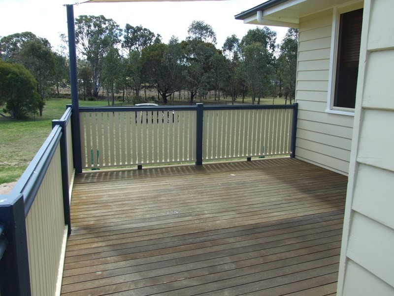 7 Eames Street, Crows Nest QLD 4355