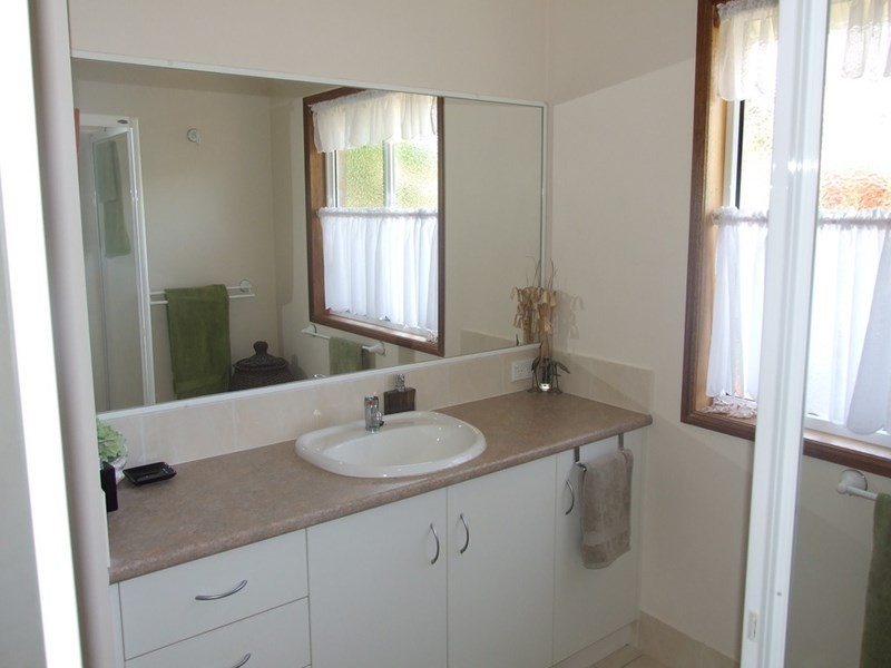 3 Olsen Drive, Crows Nest QLD 4355