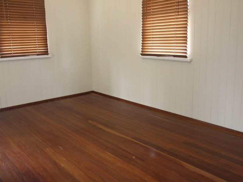 16 Esk Street, Crows Nest QLD 4355