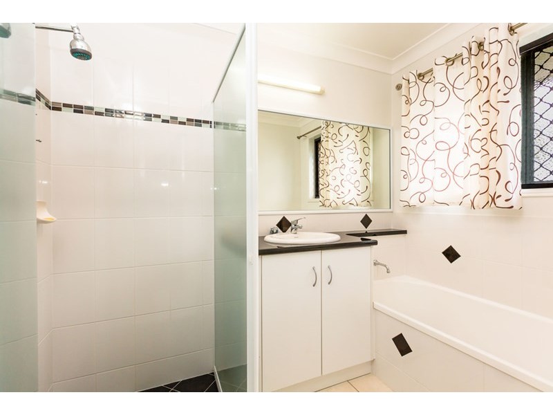 8 Samuel Avenue, Crows Nest QLD 4355