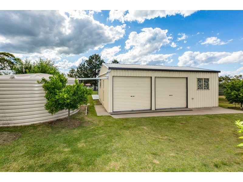 8 Samuel Avenue, Crows Nest QLD 4355