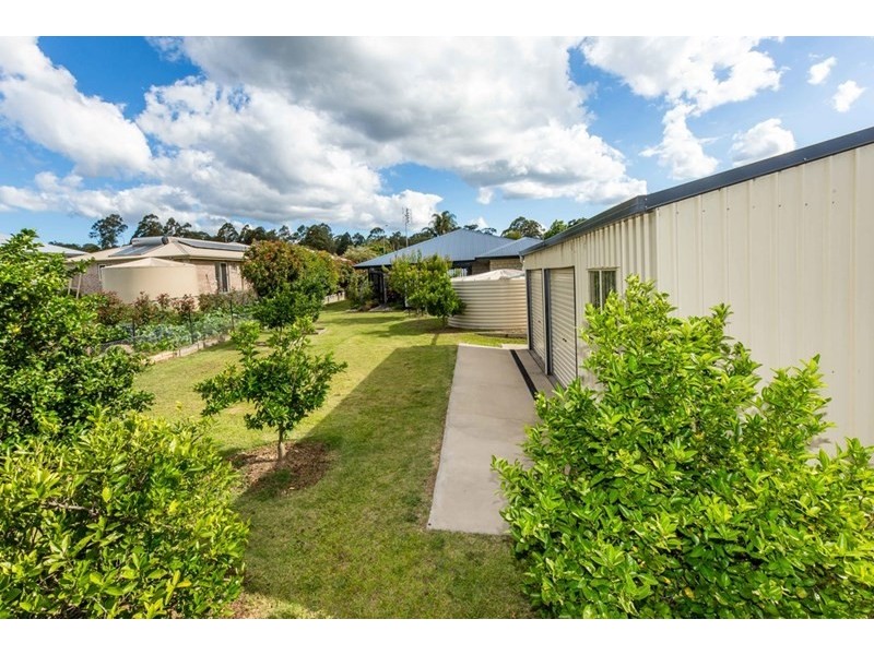 8 Samuel Avenue, Crows Nest QLD 4355