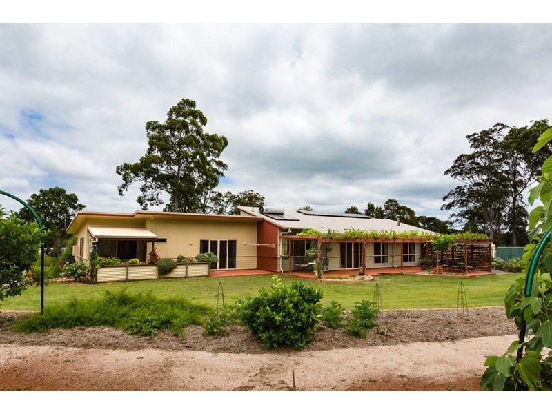 18 William Street, Pechey QLD 4352