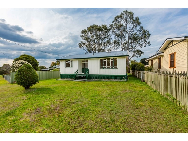 26a South Street, Crows Nest QLD 4355