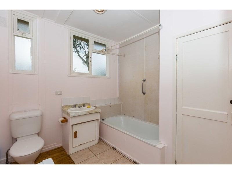 26a South Street, Crows Nest QLD 4355
