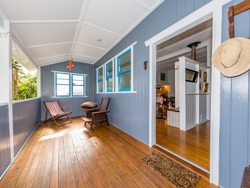 8 Albert Street, Crows Nest QLD 4355