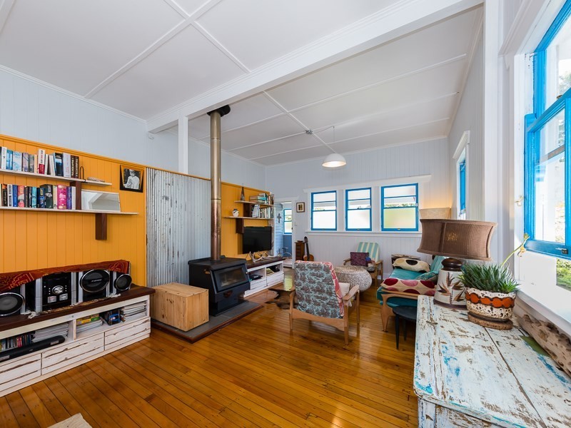 8 Albert Street, Crows Nest QLD 4355