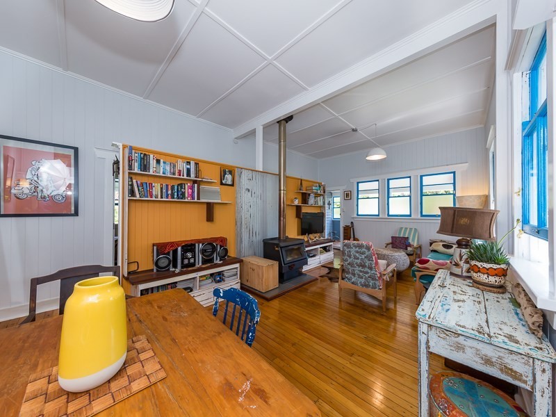 8 Albert Street, Crows Nest QLD 4355