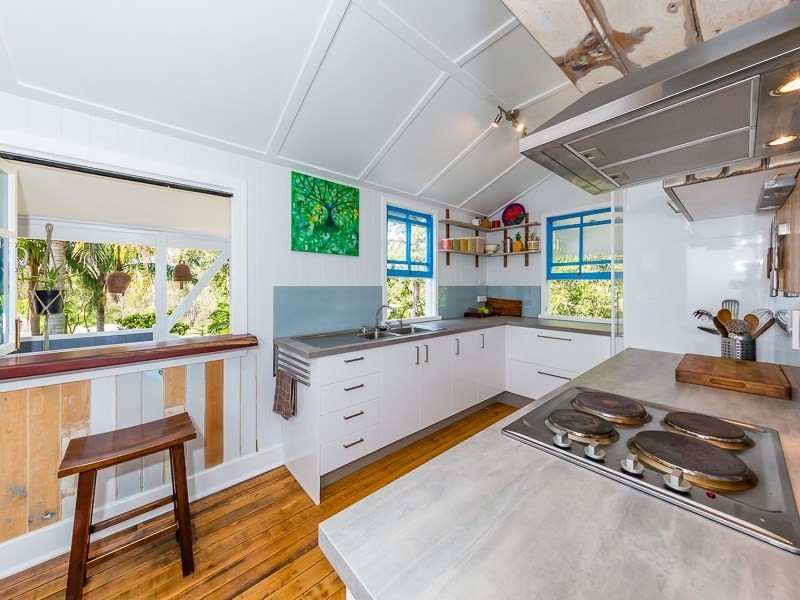 8 Albert Street, Crows Nest QLD 4355