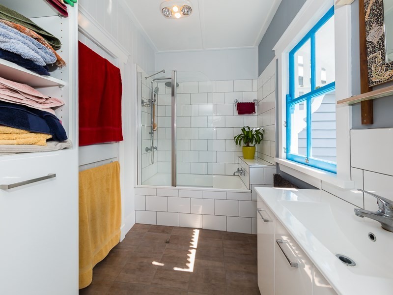 8 Albert Street, Crows Nest QLD 4355