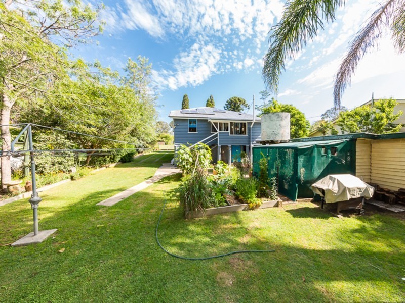 8 Albert Street, Crows Nest QLD 4355