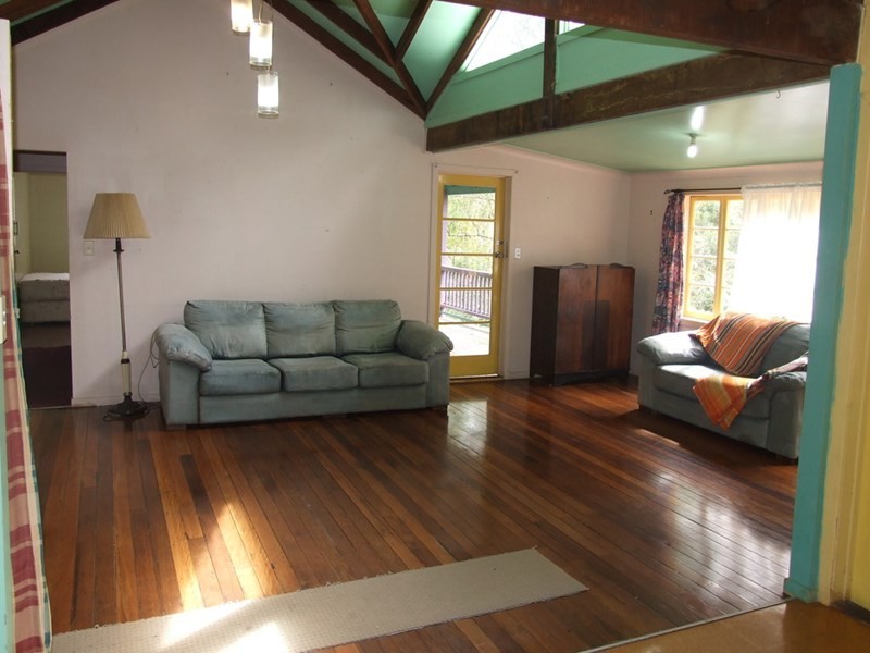 185 Post Office Road, Ravensbourne QLD 4352