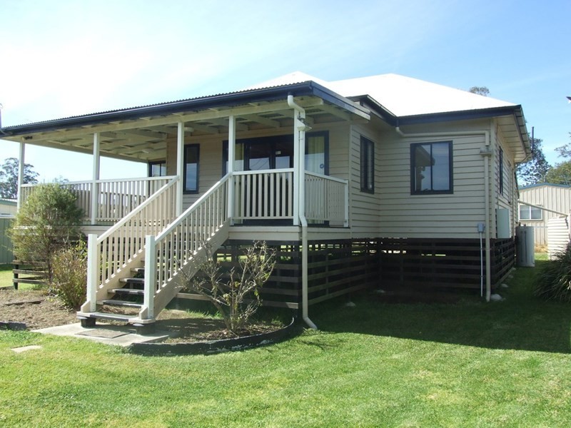 10 Park Road, Crows Nest QLD 4355