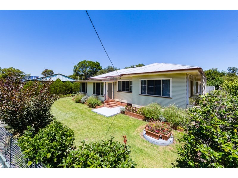 13 Gleeson Street, Crows Nest QLD 4355