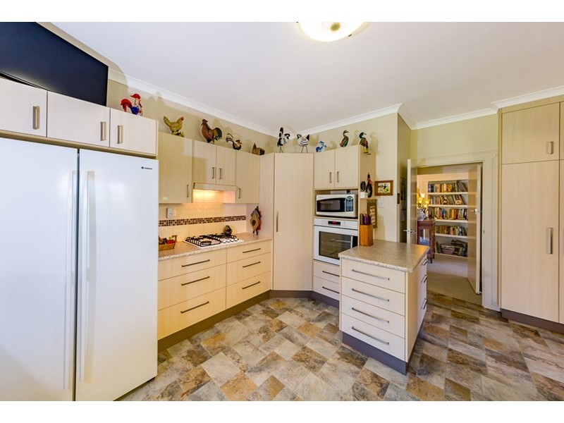 13 Gleeson Street, Crows Nest QLD 4355