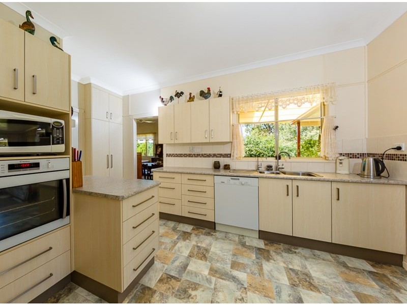 13 Gleeson Street, Crows Nest QLD 4355