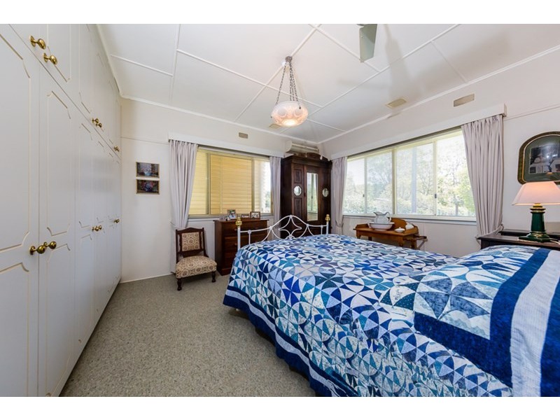 13 Gleeson Street, Crows Nest QLD 4355