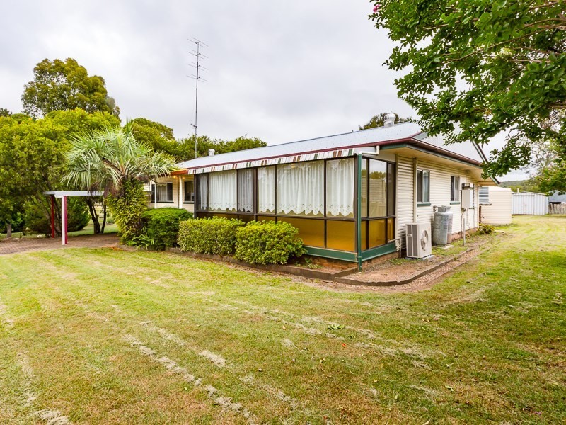 54 Charles Street, Crows Nest QLD 4355