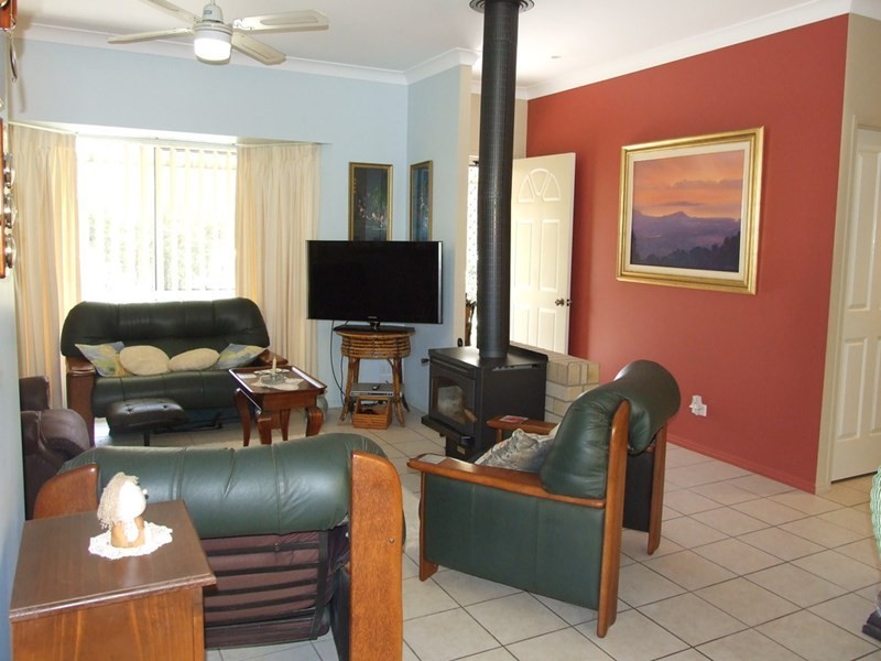 6 Parkland Drive, Crows Nest QLD 4355