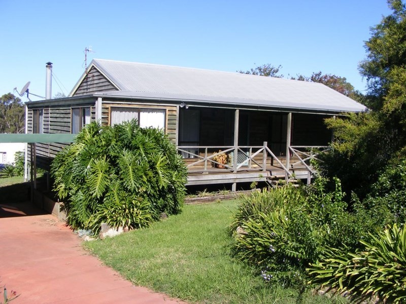 7 Railway Terrace, Crows Nest QLD 4355