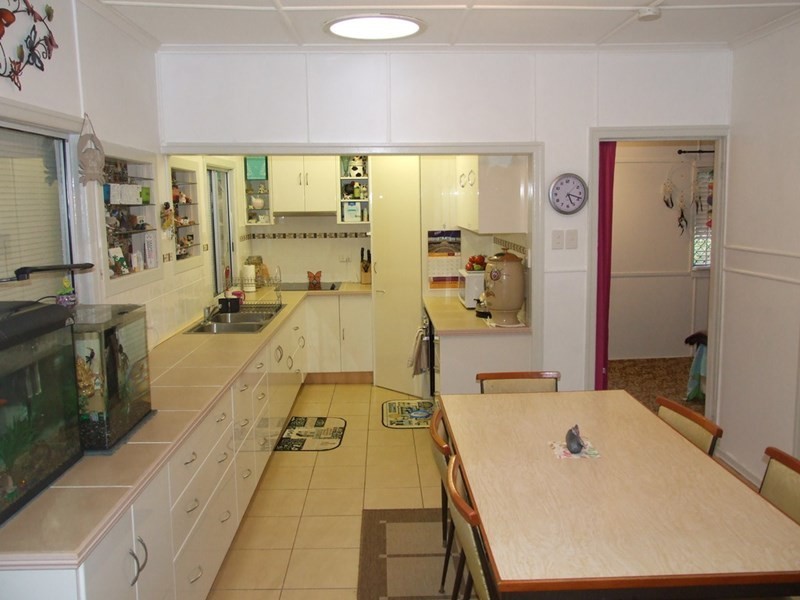 6 Andrews Road, Crows Nest QLD 4355