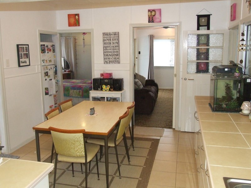 6 Andrews Road, Crows Nest QLD 4355