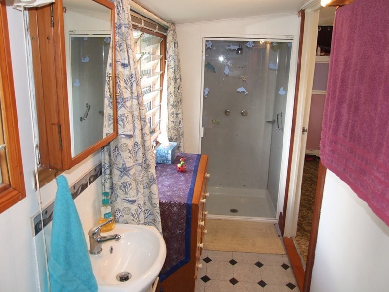 6 Andrews Road, Crows Nest QLD 4355