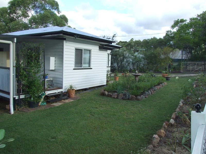 6 Andrews Road, Crows Nest QLD 4355