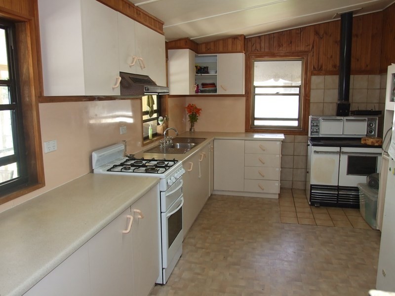 28 Albert Street, Crows Nest QLD 4355