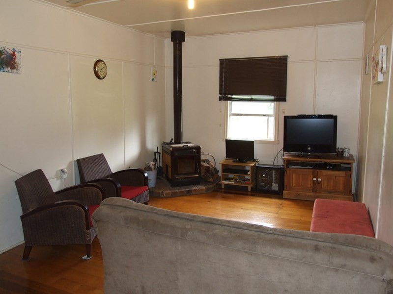 28 Albert Street, Crows Nest QLD 4355