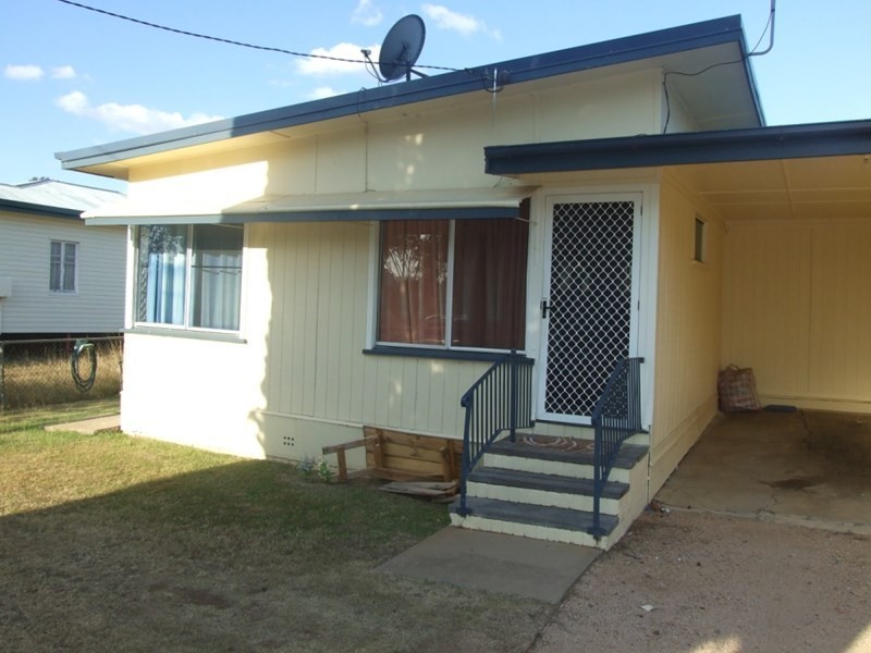 34 Campbell Street, Oakey QLD 4401