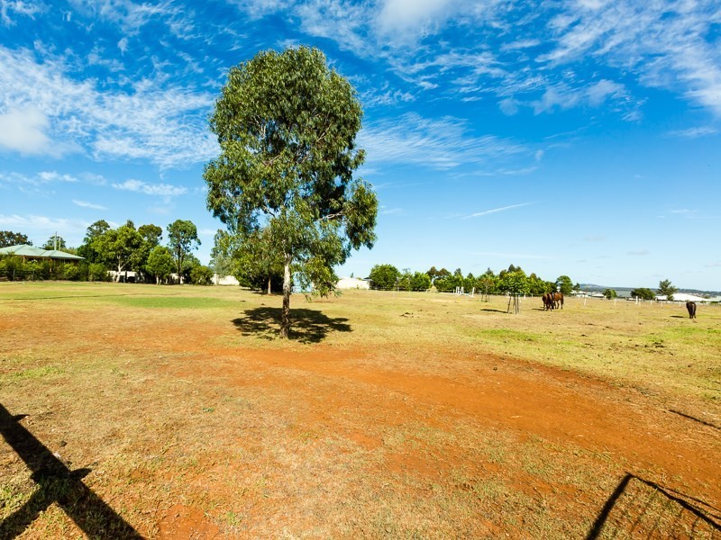 18 Bowtell Drive, Highfields QLD 4352