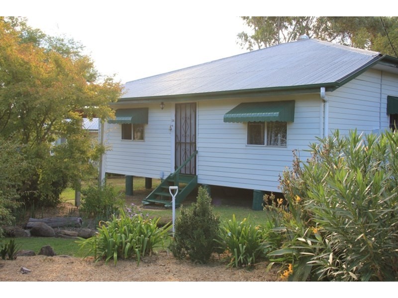 34 South Street, Crows Nest QLD 4355