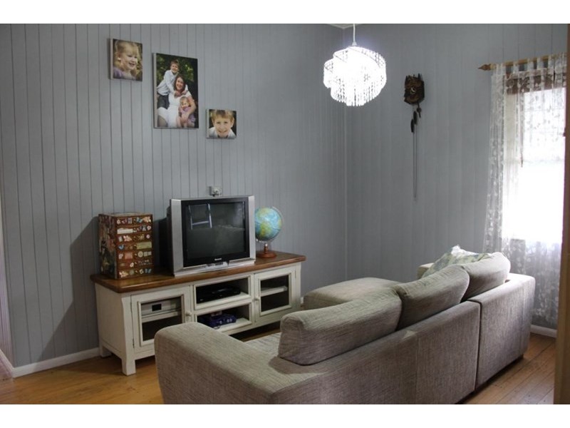 34 South Street, Crows Nest QLD 4355