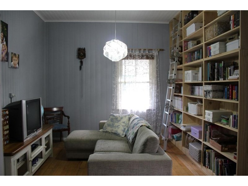 34 South Street, Crows Nest QLD 4355