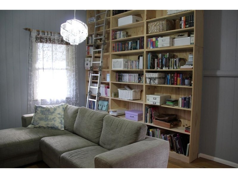 34 South Street, Crows Nest QLD 4355