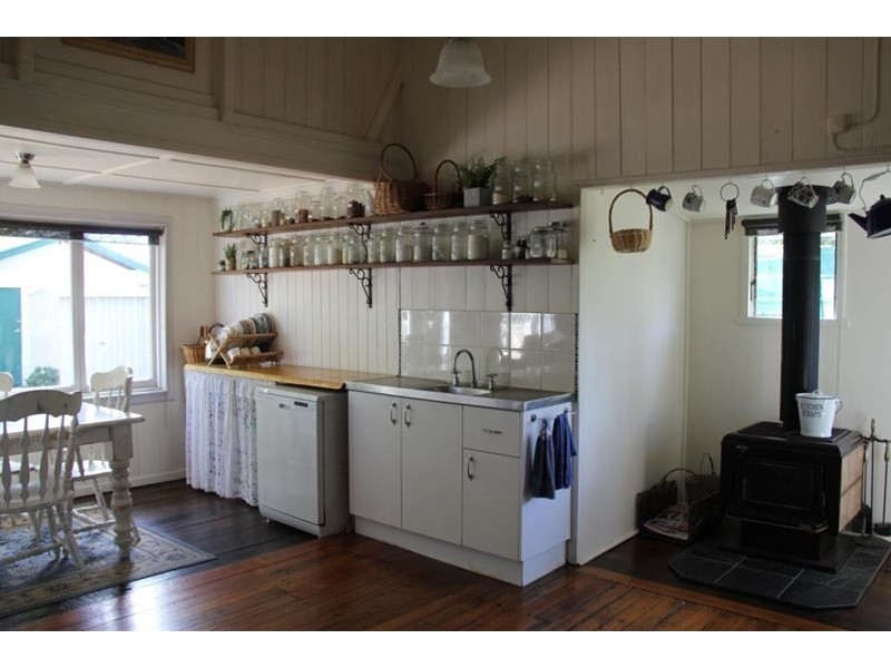 34 South Street, Crows Nest QLD 4355