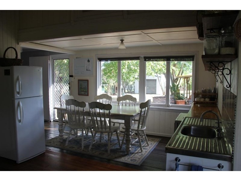 34 South Street, Crows Nest QLD 4355