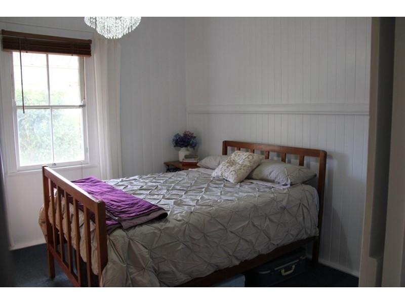 34 South Street, Crows Nest QLD 4355