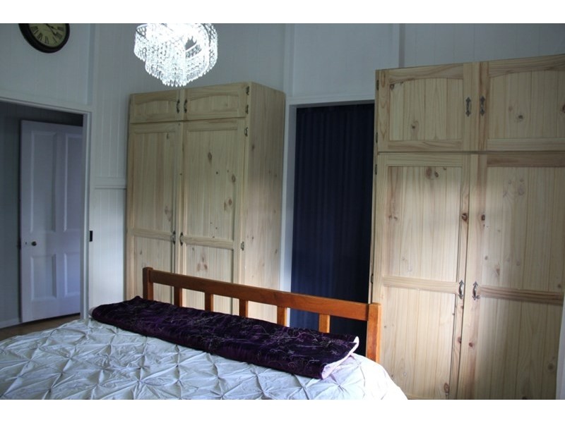 34 South Street, Crows Nest QLD 4355